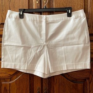 *NWT LIZ CLAIBORNE MODERN FIT WHITE COLOR SHORT …